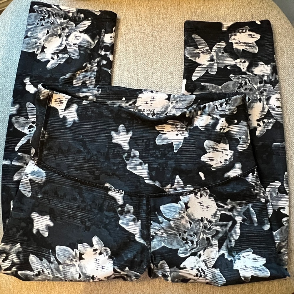 Old Navy Active Capri Leggings